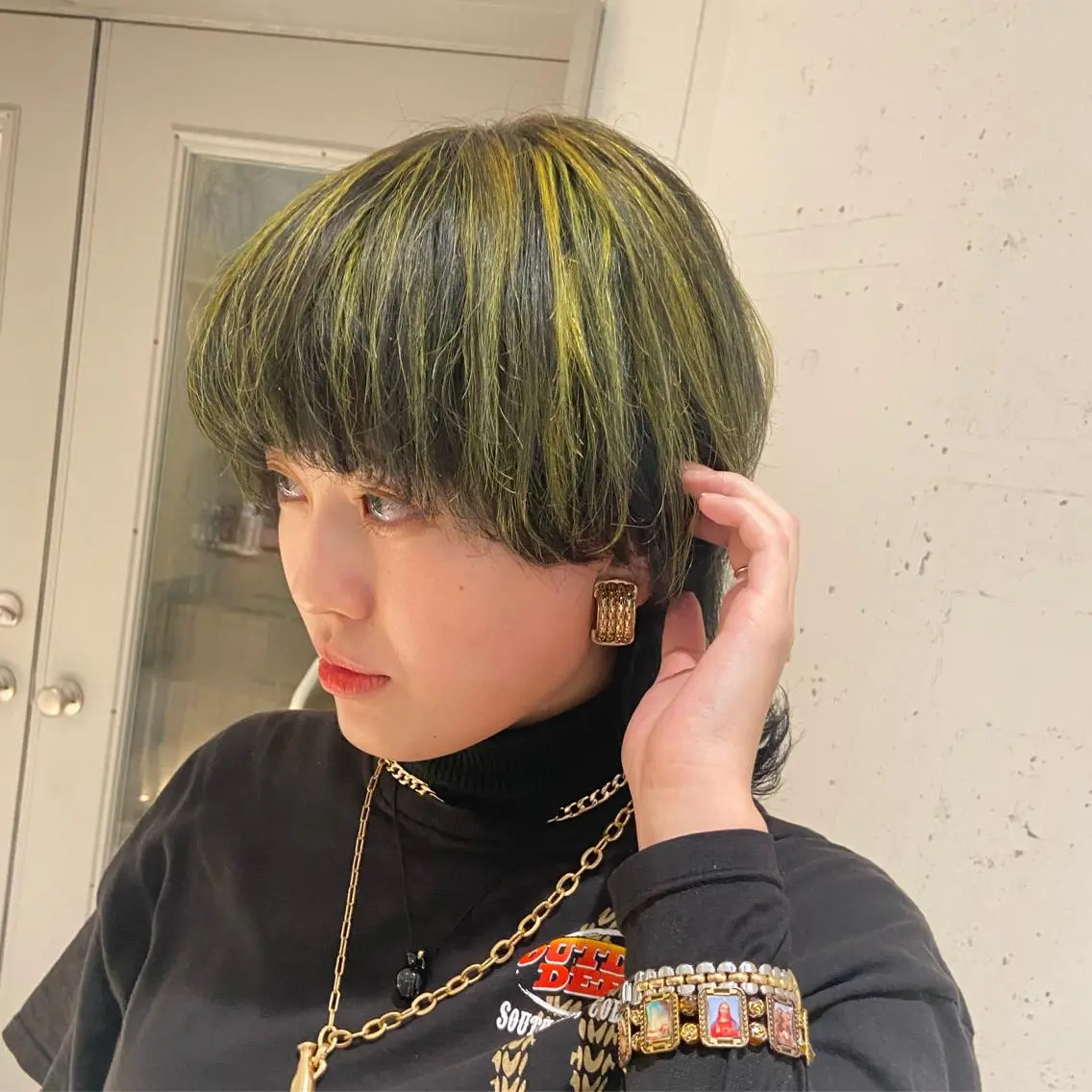 ショート カラー ブリーチ ケアブリーチ デザインカラー ハイライトカラー イエローカラー カジュアルを女っぽく 𝗮𝘆𝗮𝗰𝗼のヘアスタイル