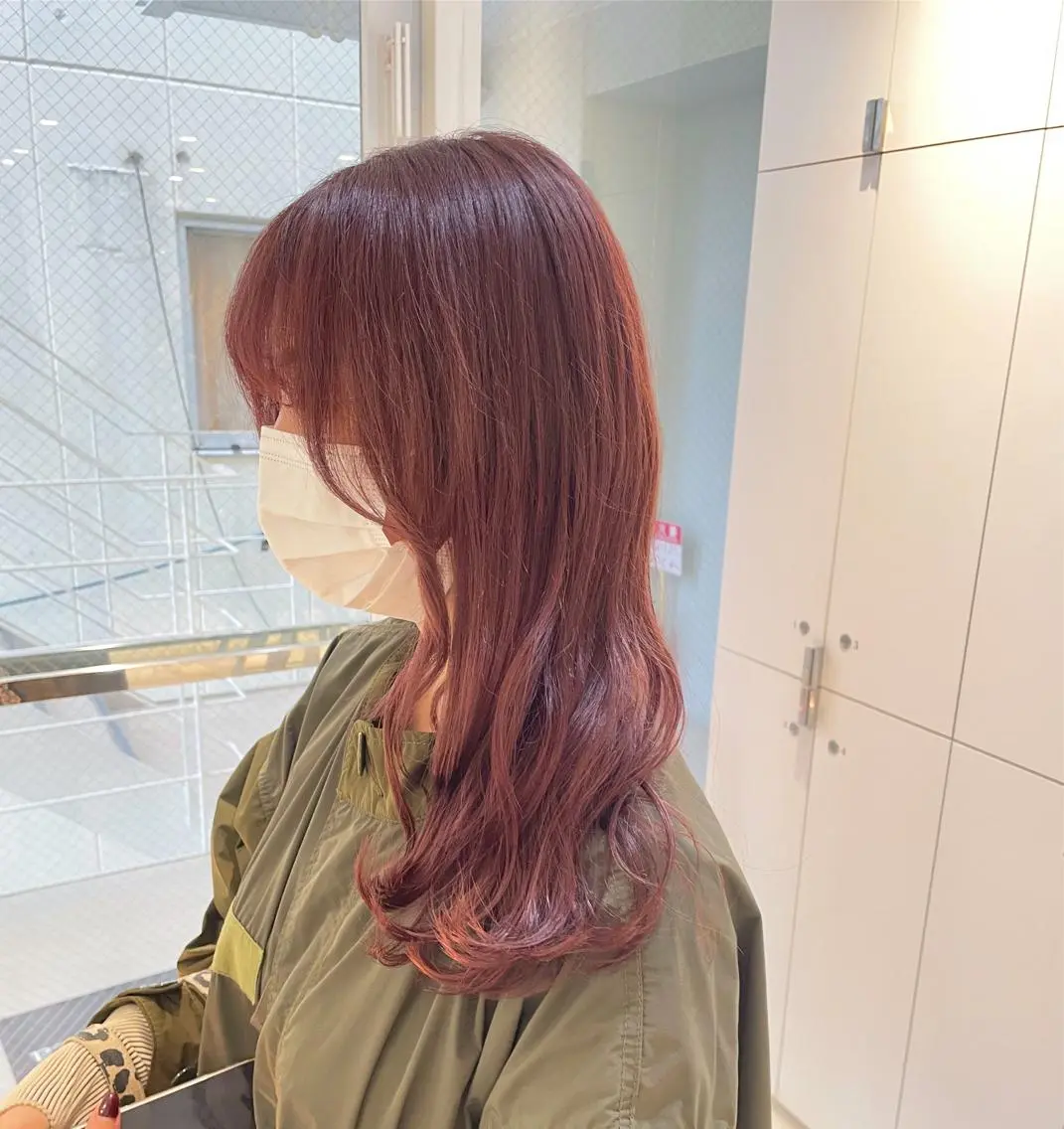 ロング カラー ヘアアレンジ アッシュ ピンクカラー ピンクアッシュ ヘアカラー トリートメント ヘッドスパ ヘアセット 艶カラー✨縮毛矯正✨ 翁長孝輔のヘアスタイル