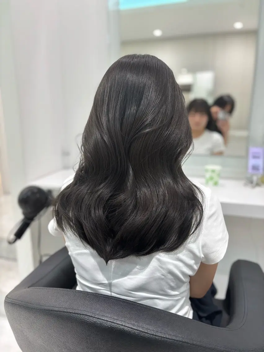 ミディアム カラー 流行りの透明感カラー ×縮毛矯正🤍ユウのヘアスタイル