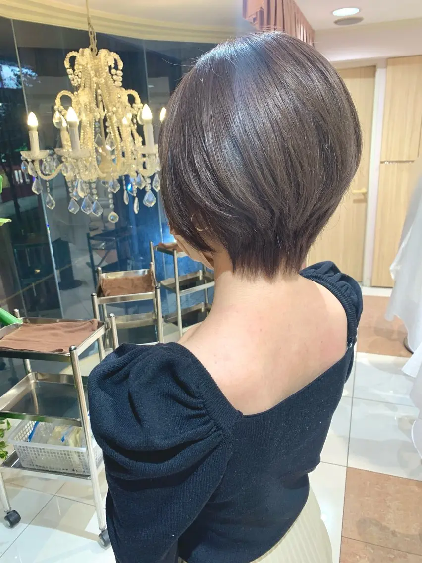 ショート カラー 透明感カラー イルミナカラー ショートヘア トリートメント カット ヘアカラー トリートメント 韓国レイヤー🇰🇷 /縮毛矯正/高島奈緒のヘアスタイル