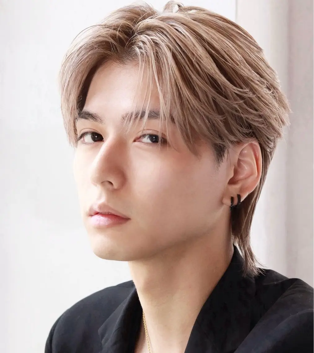 ショート カラー メンズ メンズブリーチ センターパート ベージュカラー ブリーチ ヘアカラー ハイライトパーマ👑 パーマ特化🌀舜貴のヘアスタイル