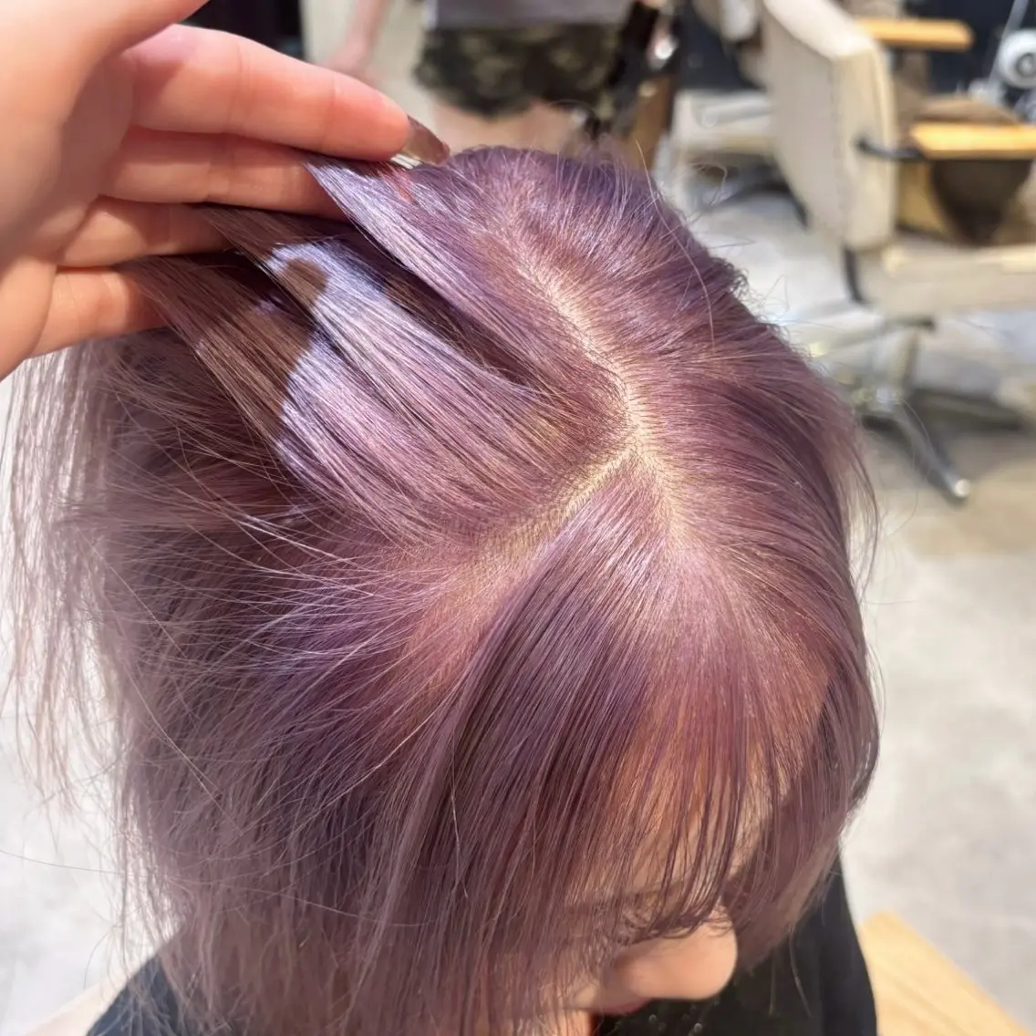 ミディアム カラー ベージュカラー ブリーチ ケアブリーチ デザインカラー ダブルカラー カット ヘアカラー 肌に馴染むハイトーン /ミルクティーカラーのヘアスタイル