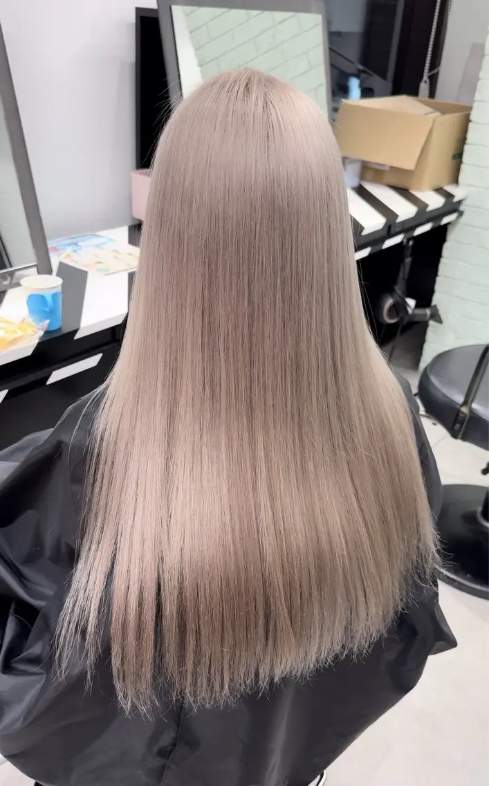 ロング ヘアカラー 🇰🇷韓国風ハイ トーンKANA🖤のヘアスタイル