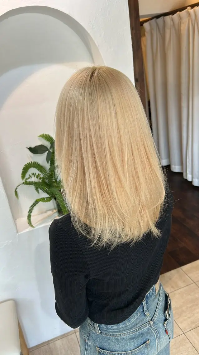 セミロング カラー セミロングパーマ アッシュ ベージュカラー 黒髪 ブリーチ ヘアカラー ブリーチ／ハイトーン 北島らむなのヘアスタイル