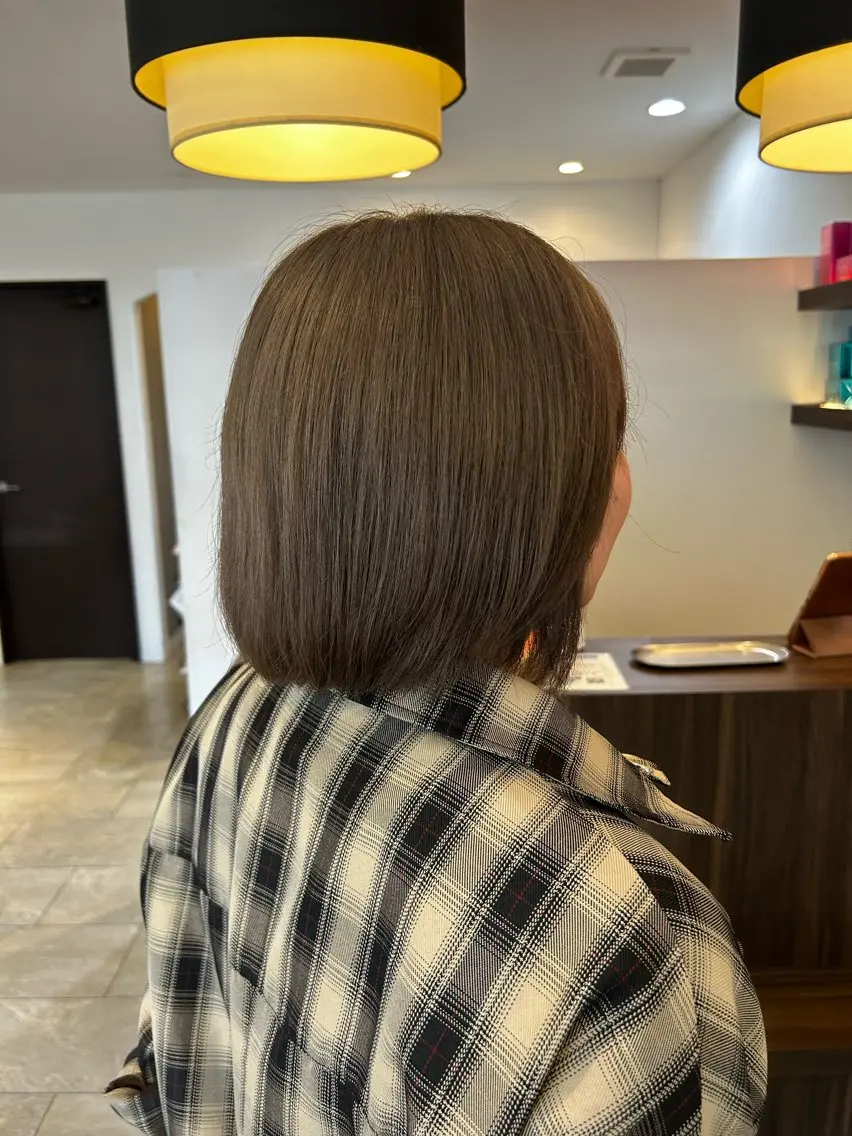 ミディアム カラー 上田 愛來のヘアスタイル