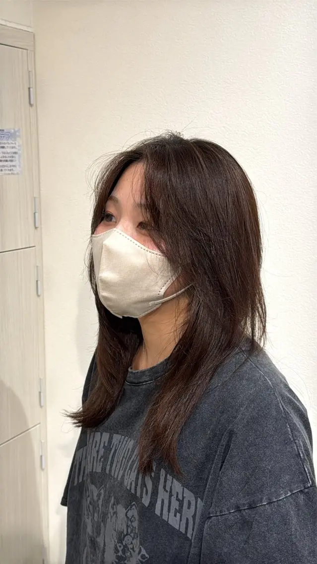 セミロング レイヤーカット カット ヘアカラー トリートメント フジイイブキ 髪質改善カラーのヘアスタイル