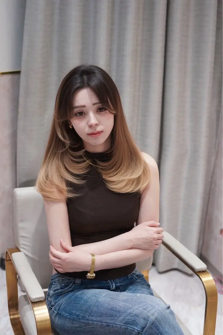 セミロング カラー 艶カラーハイトーン YUUNA 🎀💕のヘアスタイル