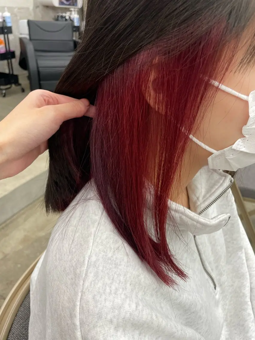 セミロング カラー インナーカラー 推し ブリーチ  髪質改善のヘアスタイル