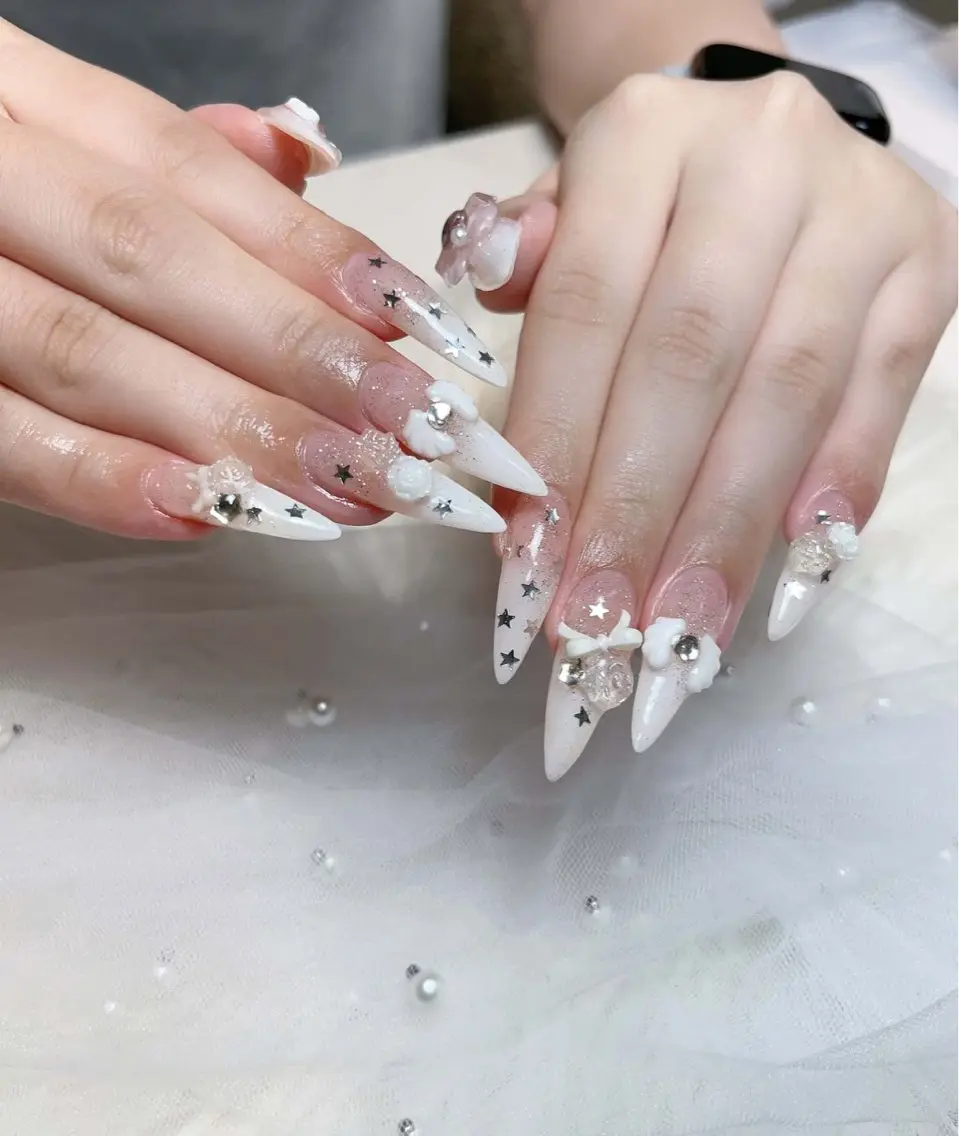 ネイル チークネイル ドット フレンチネイル グラデーション ハート ハンドネイル Julli NailStudioのネイルデザイン