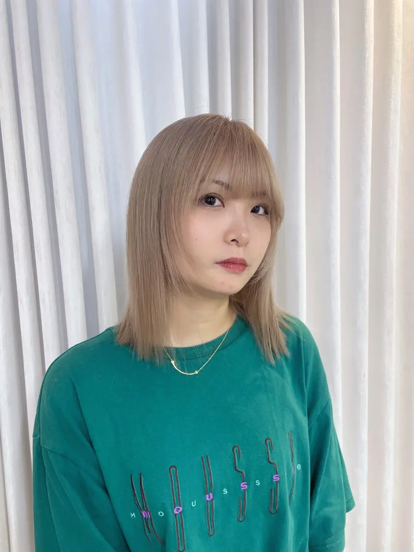 カラー ベージュカラー Mii. 内田萌々のヘアスタイル