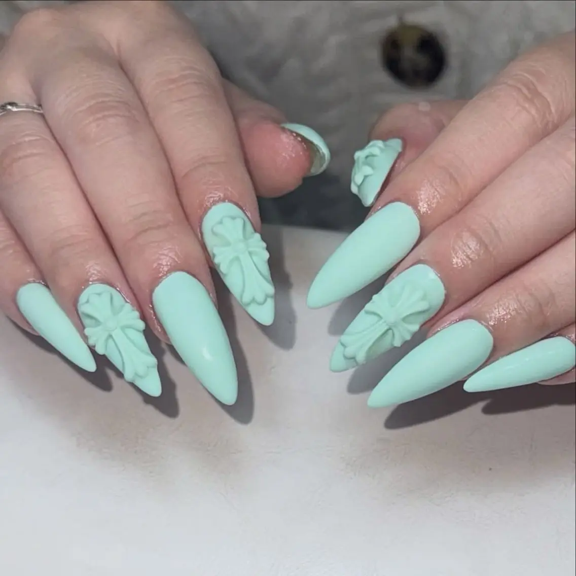 ネイル フレンチネイル ジェルネイル 韓国ネイル マグネットネイル 持ち込み ハンドネイル Royal Nail-Emiのネイルデザイン