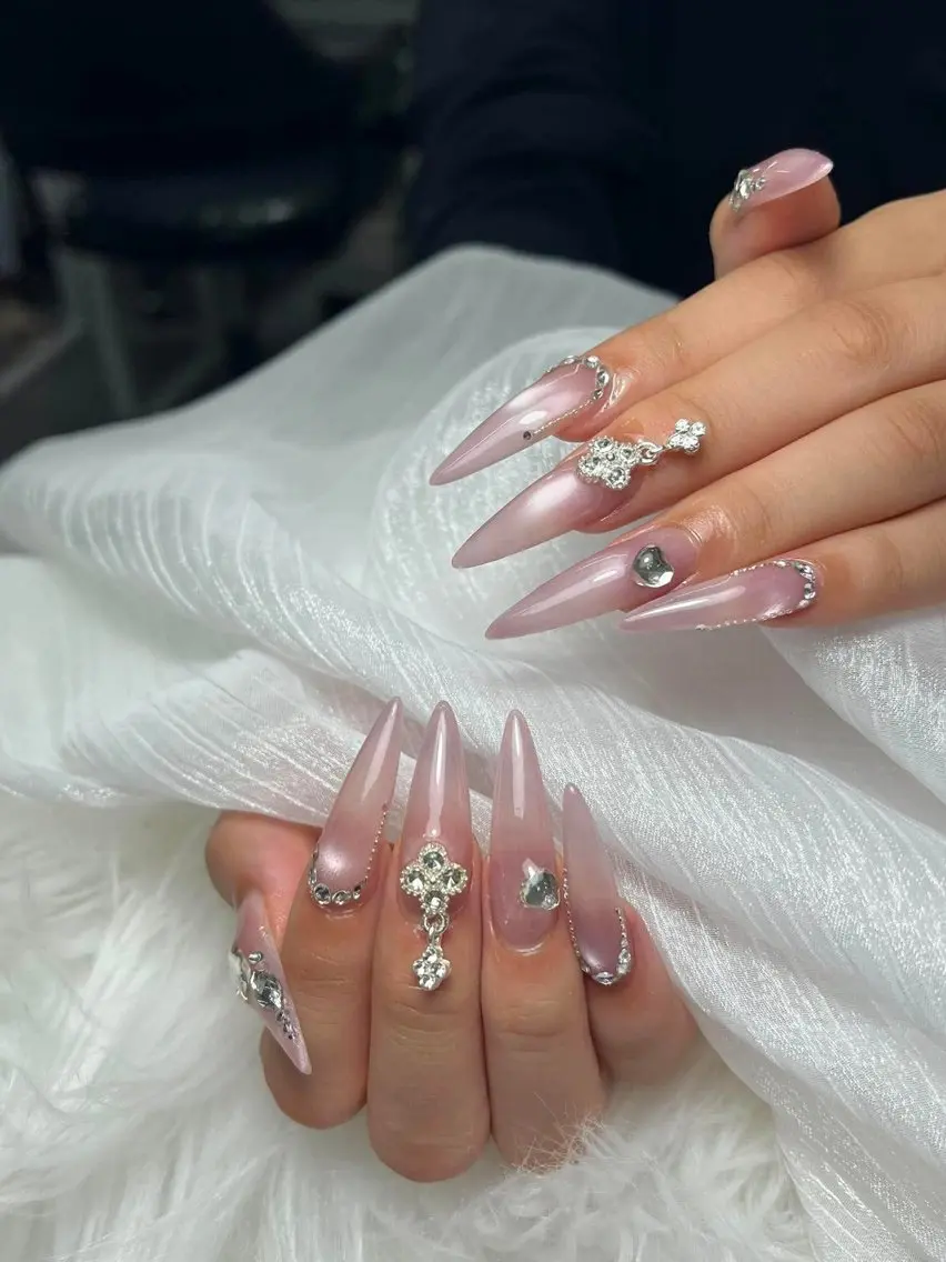 ネイル ジェルネイル キラキラネイル 韓国ネイル 持ち込み ニュアンスネイル RUNA Nemnailのネイルデザイン
