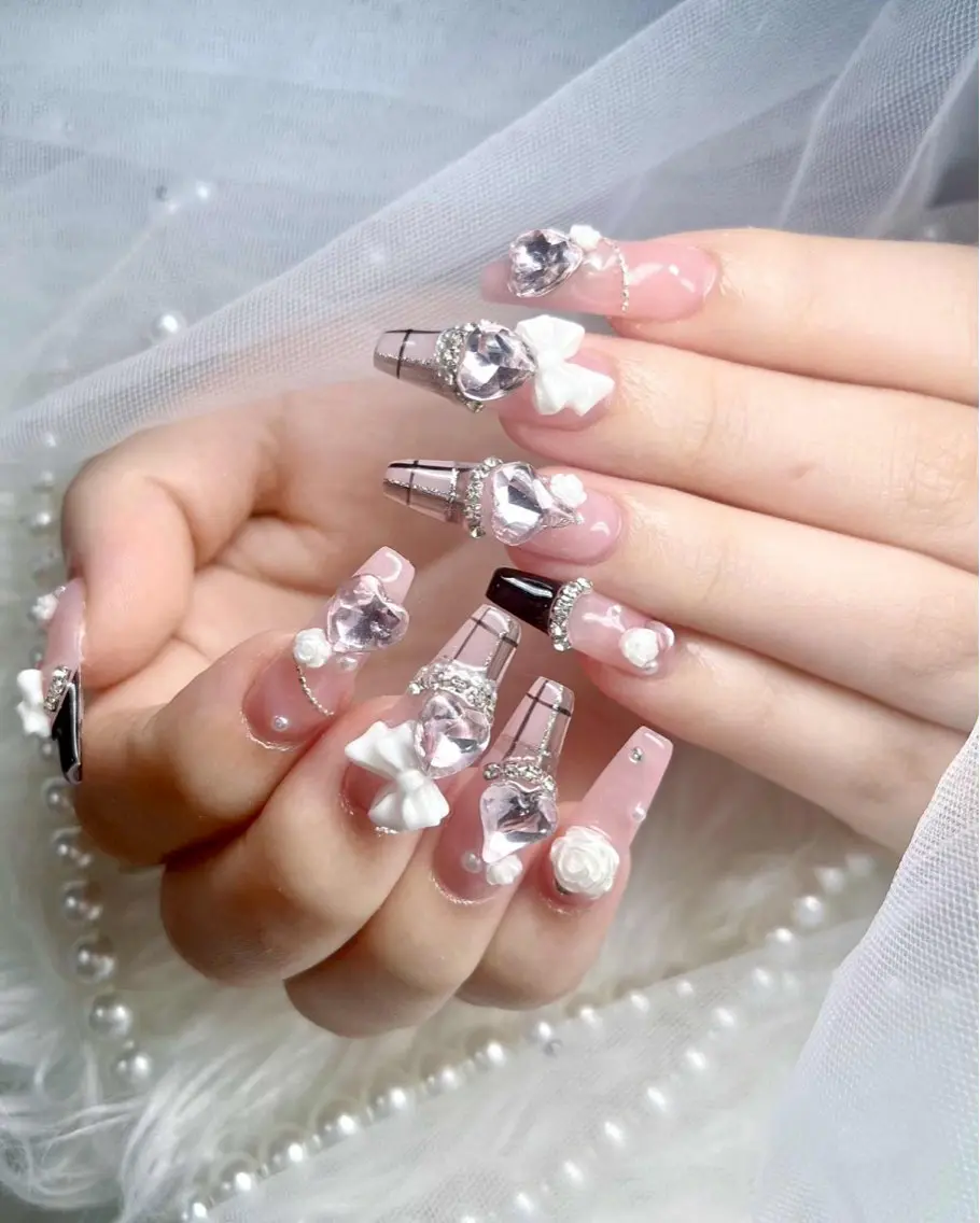 ネイル フレンチネイル ジェルネイル ハロウィン キラキラネイル 韓国ネイル H.baby Nail Salonのネイルデザイン