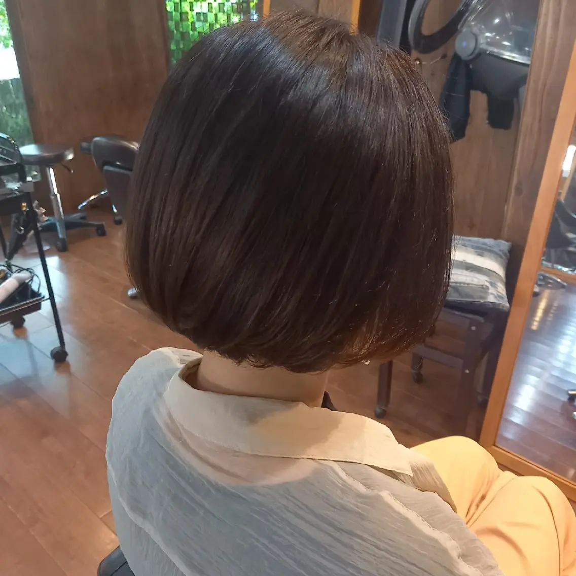 ショート ワンレンボブ ボブ レイヤーカット 飯田 仁美のヘアスタイル