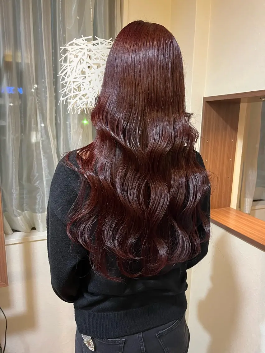 カラー レッドカラー 栗本 栞のヘアスタイル