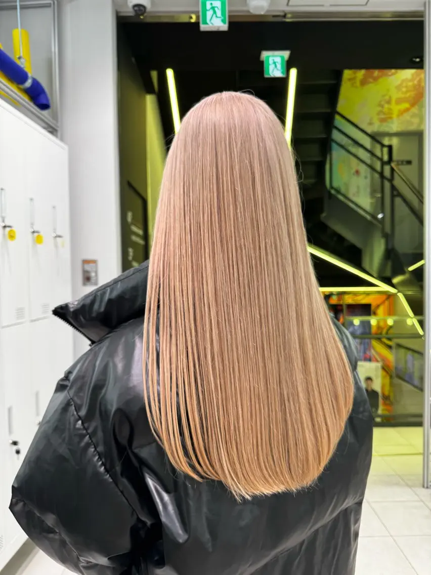 ロング カラー ミストバング ベージュカラー ブリーチ ブロンド 透明感カラー 増井 歩夢のヘアスタイル