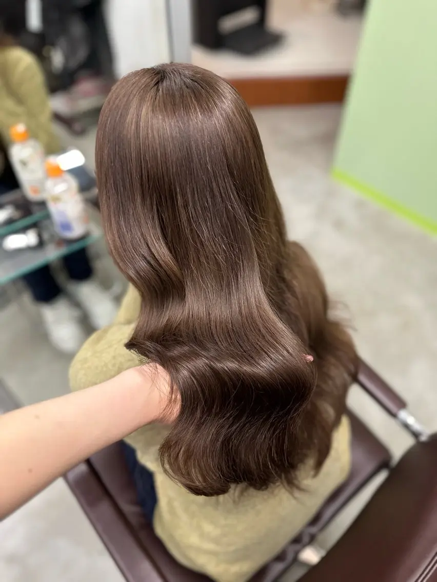 セミロング タマシロカリン 艶カラー/レイヤーのヘアスタイル
