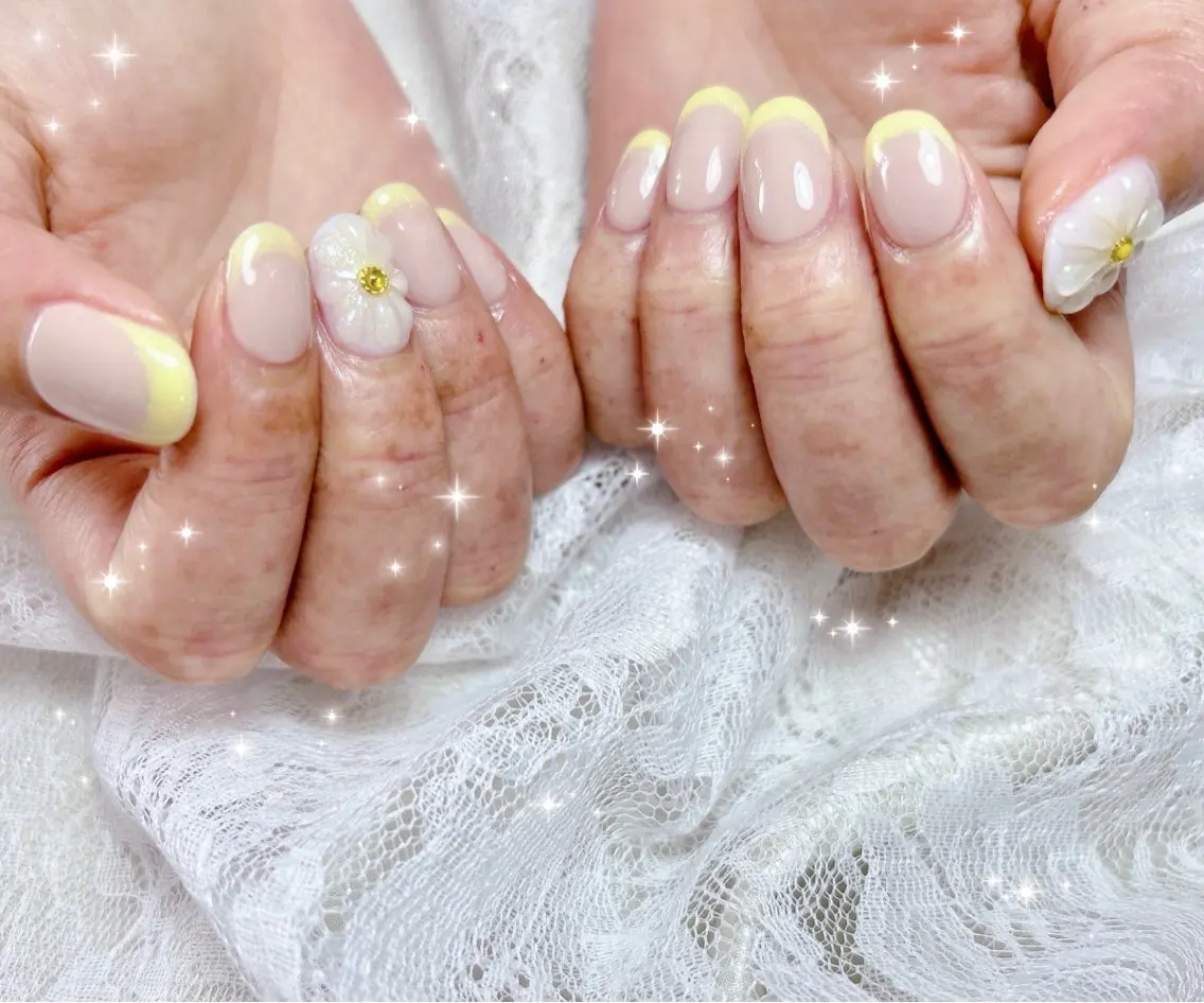 ネイル フラワーネイル フレンチネイル ぷっくりネイル ハンドネイル FLARE NAIL フレアネイルのネイルデザイン