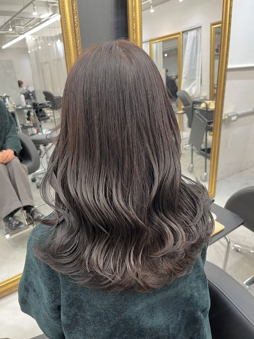 ロング カラー グレージュ/透け感 カラー/透明感カラーのヘアスタイル