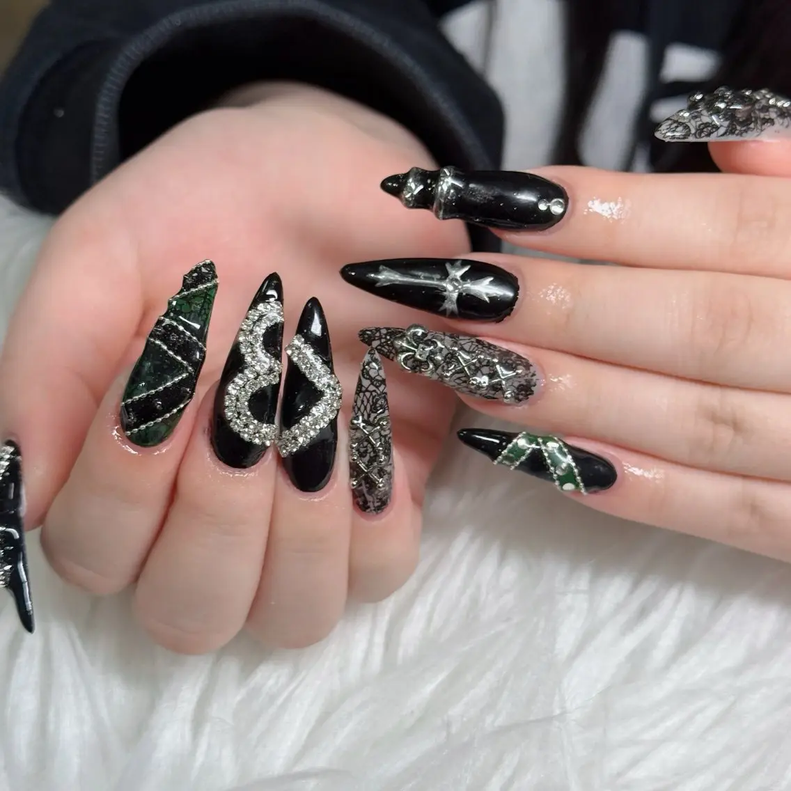 ネイル 成人式 ロングネイル マグネットネイル 大理石ネイル(マーブル) リボン ハンドネイル Hani Nail Salonのネイルデザイン