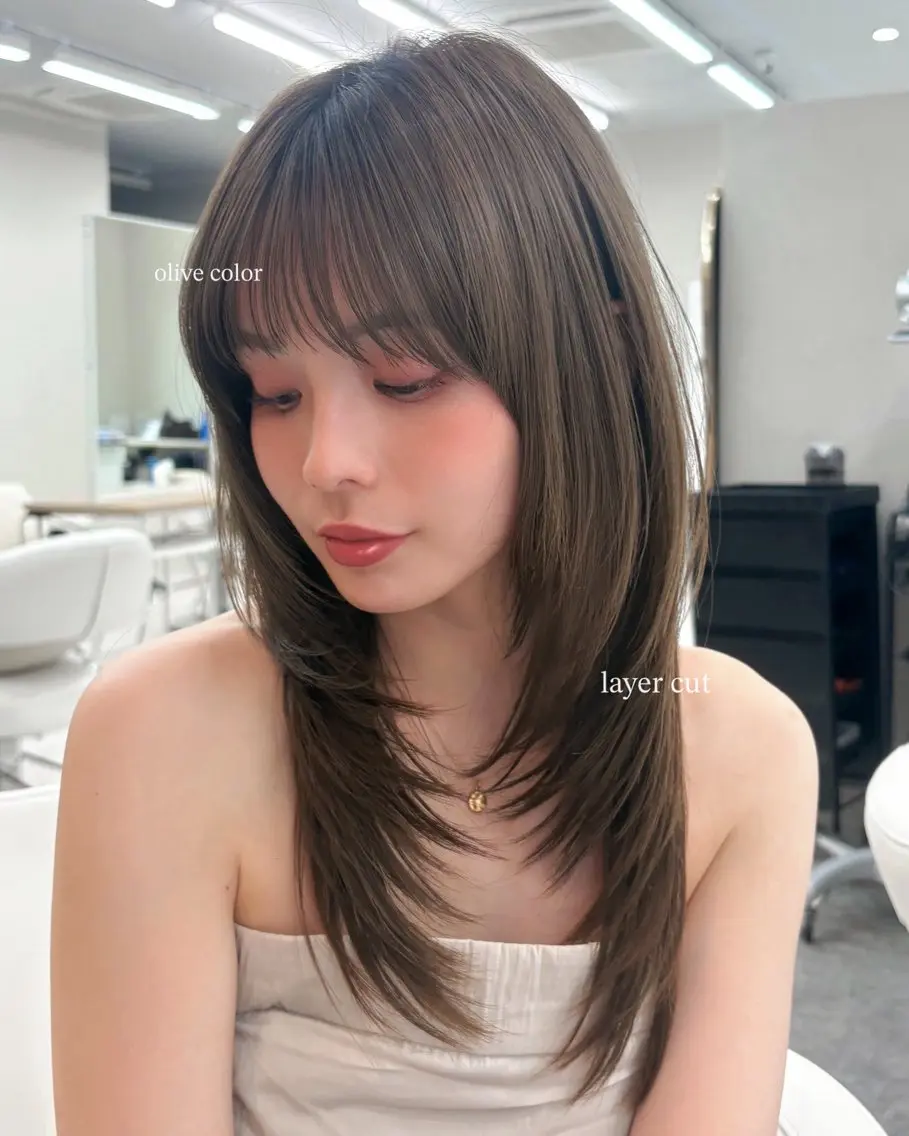 セミロング カット ヘアカラー manami/ ハッシュレイヤーのヘアスタイル