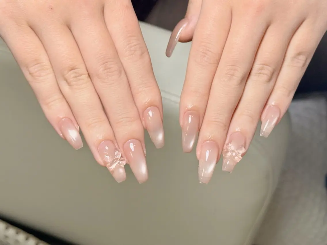 ネイル アートネイル オーロラネイル チークネイル フレンチネイル ガラスフレンチ ハンドネイル 🎀YooLi Nail salonのネイルデザイン
