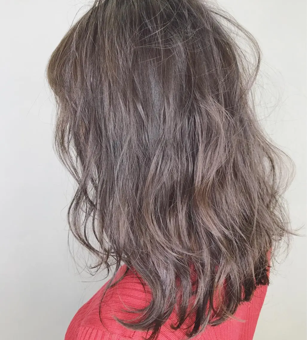 ミディアム カラー アッシュ ベージュカラー ヘアカラー トリートメント ア イカのヘアスタイル