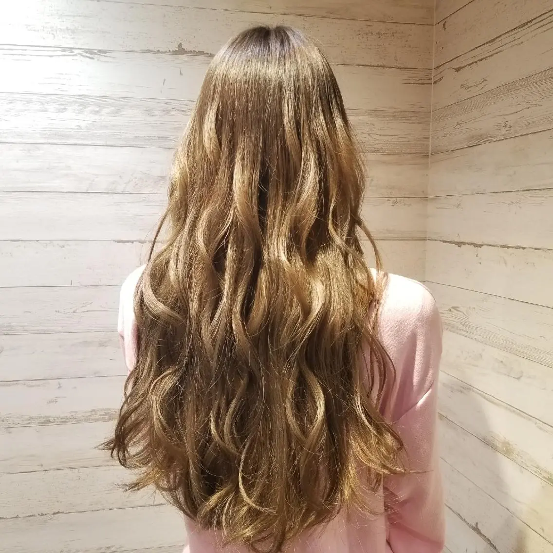 ロング カラー SAKURA (サクラ)のヘアスタイル
