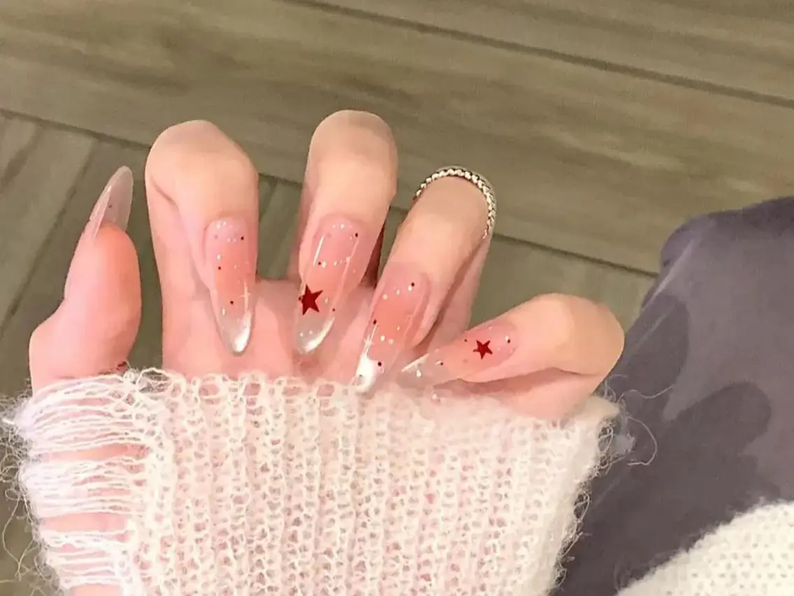 ネイル ドット ガーリー ミディアムネイル ストーンネイル 夏ネイル ハンドネイル ハンドケア Mellow 💃のネイルデザイン