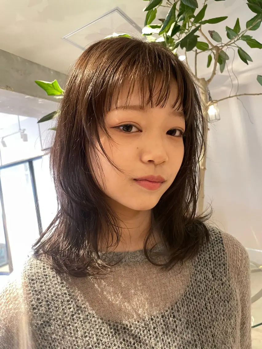 ミディアム カラー 顔まわりレイヤー 顔周りカット レイヤーカット 透け感カラー/ SUのヘアスタイル