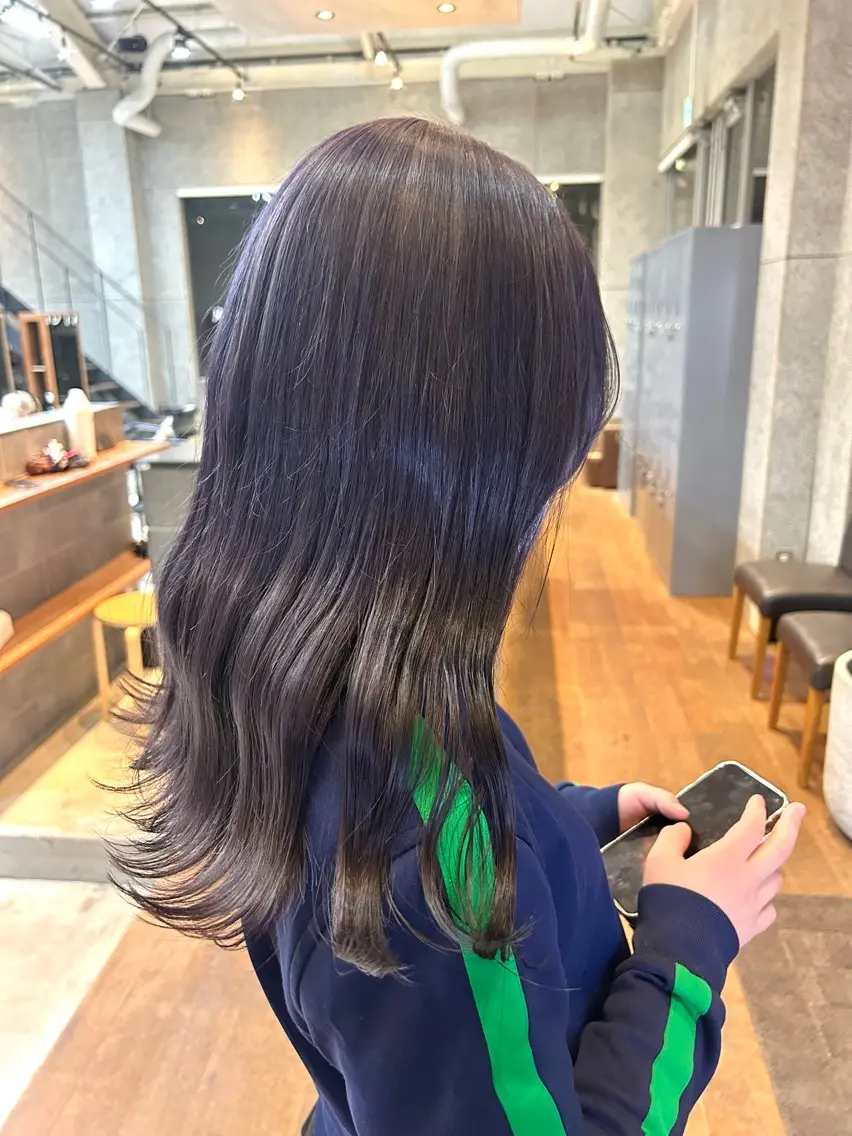 カラー 🫒オリーブ/透け感 レイヤー🌿モエカのヘアスタイル