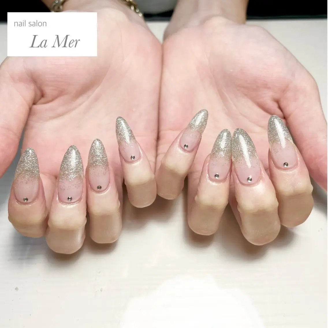 ネイル 長さ出し グラデーション キラキラネイル ラメ(グリッター) ラメグラデーション ハンドネイル nailsalon La Merのネイルデザイン