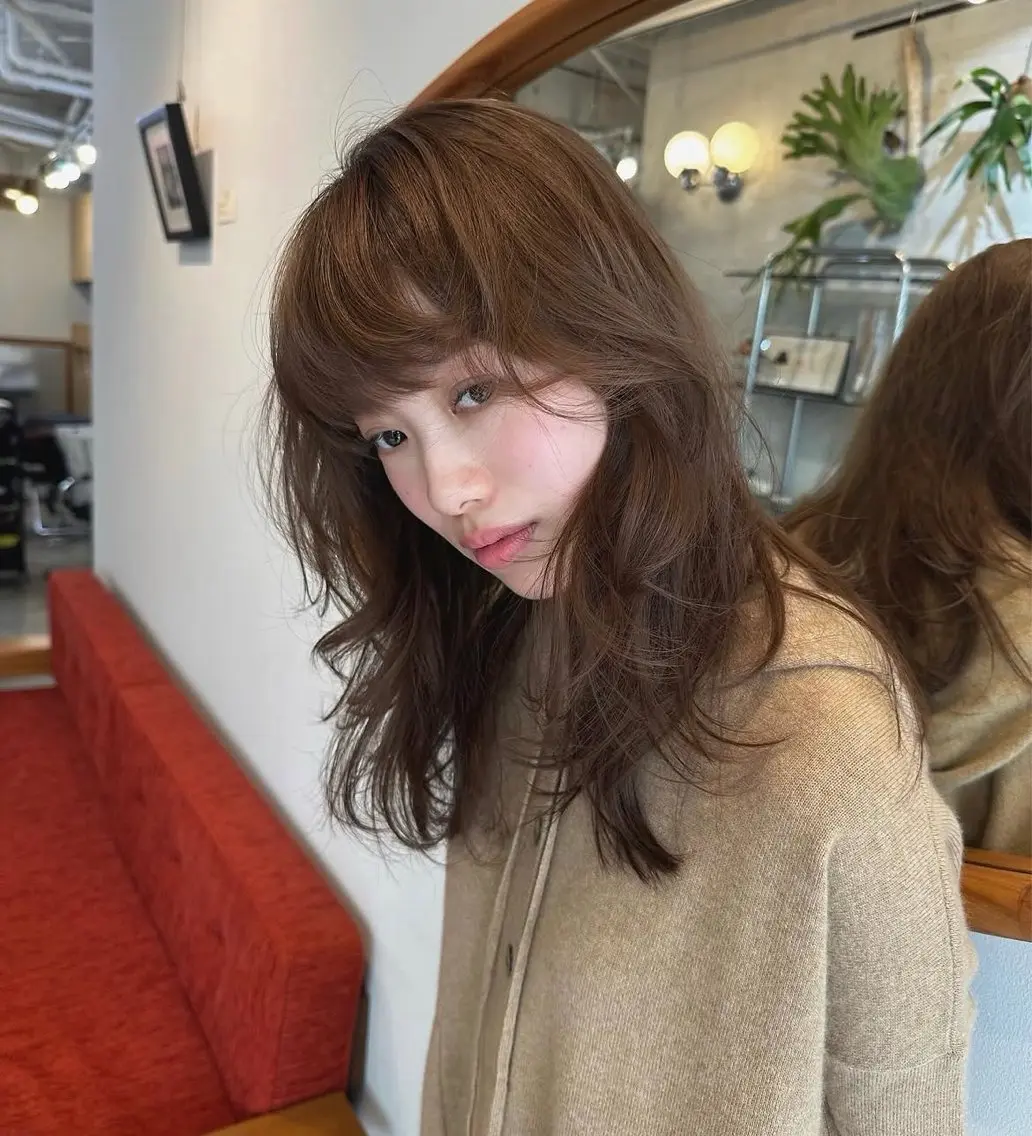 セミロング カット momona english okのヘアスタイル