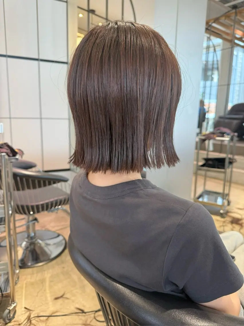 ミディアム ボブ 外ハネヘア カット 須藤 優真 切りっぱなしボブのヘアスタイル