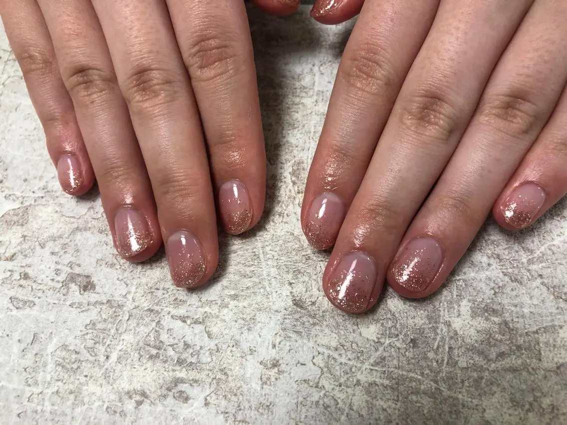 ネイル キラキラネイル ラメ(グリッター) ラメグラデーション mogunail &blowのネイルデザイン