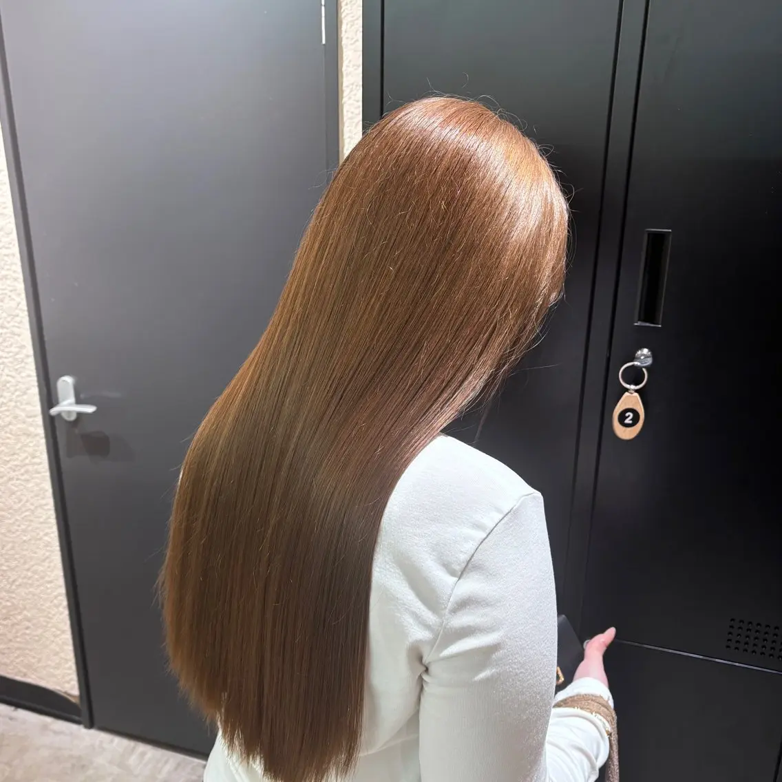 髪の癖とカラーも気になる方🐩🤍カラー+縮毛矯正+うる艶トリートメント🫧の写真