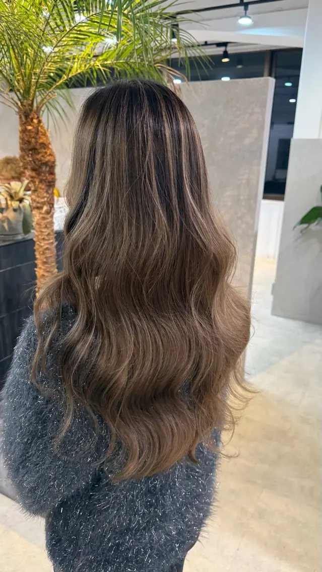 ロング カラー バレイヤージュ ブリーチ ブリーチなしカラー レイヤーカット ヘアカラー 木田哲平/ブロンド バレイヤージュのヘアスタイル