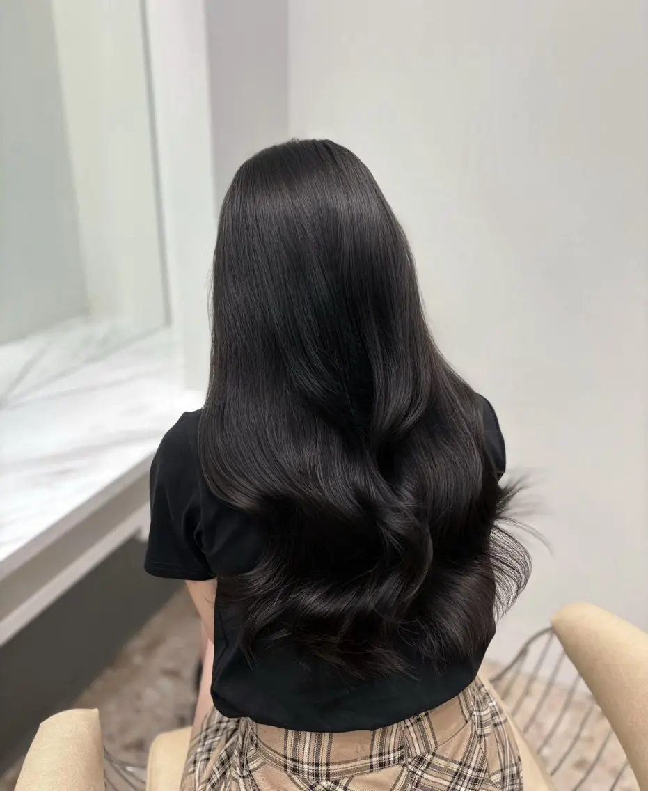 ロング 𝒜𝑜𝒾𝓀𝑜 /透明感カラーのヘアスタイル