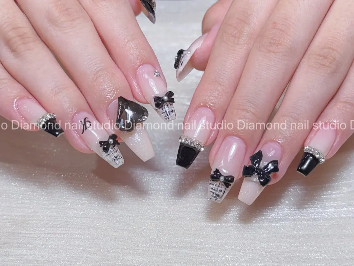 ネイル アートネイル オーロラネイル フラッシュネイル ガーリー キラキラネイル ハンドネイル Una NAILMANAMIのネイルデザイン