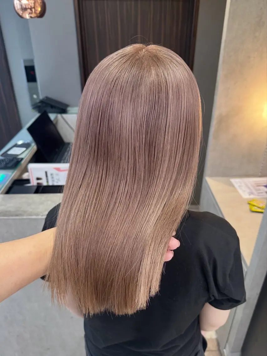 ミディアム カラー ブリーチ ブラウンカラー ケアブリーチ 透明感カラー ダブルカラー ヘアカラー 天神暖色カラー レイヤー・髪質改善のヘアスタイル