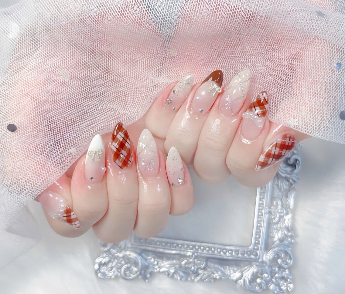 ネイル チークネイル 長さ出し フレンチネイル ジェルネイル グラデーション ハンドネイル THANHTHANH NAILのネイルデザイン