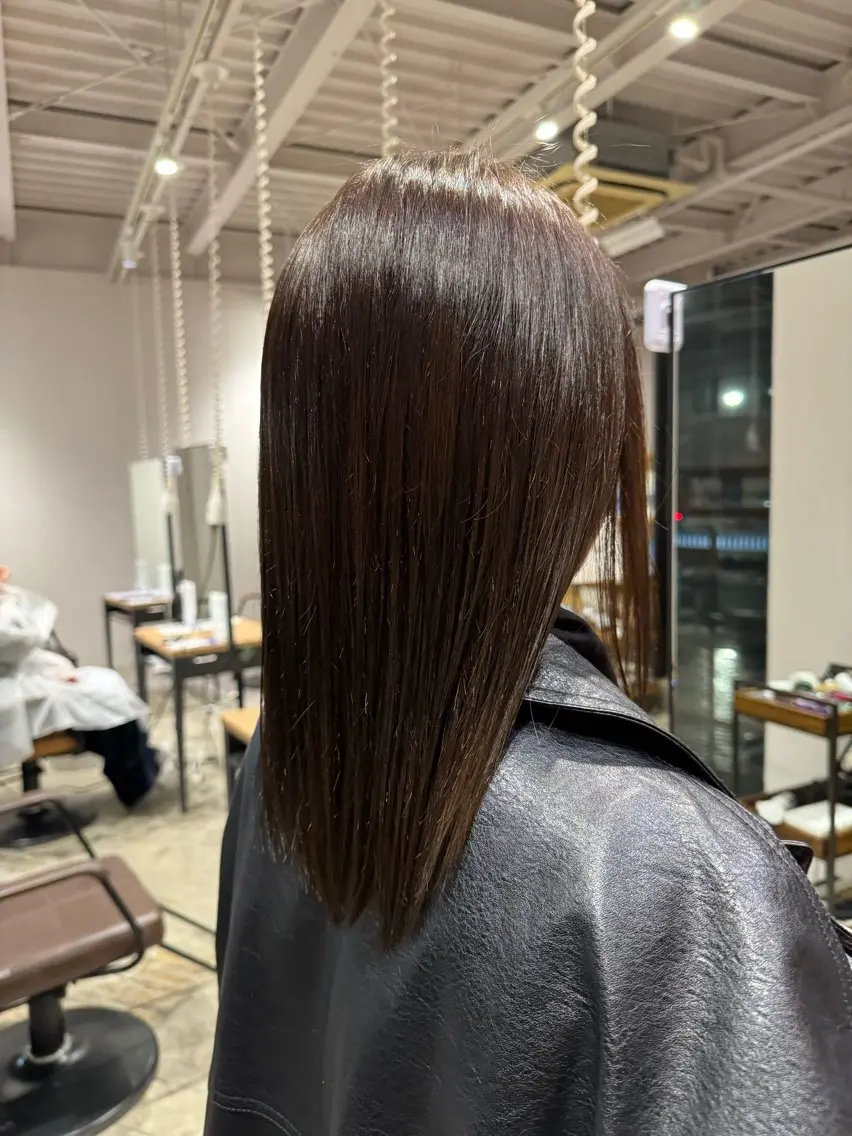 セミロング カット 伊藤 咲希のヘアスタイル