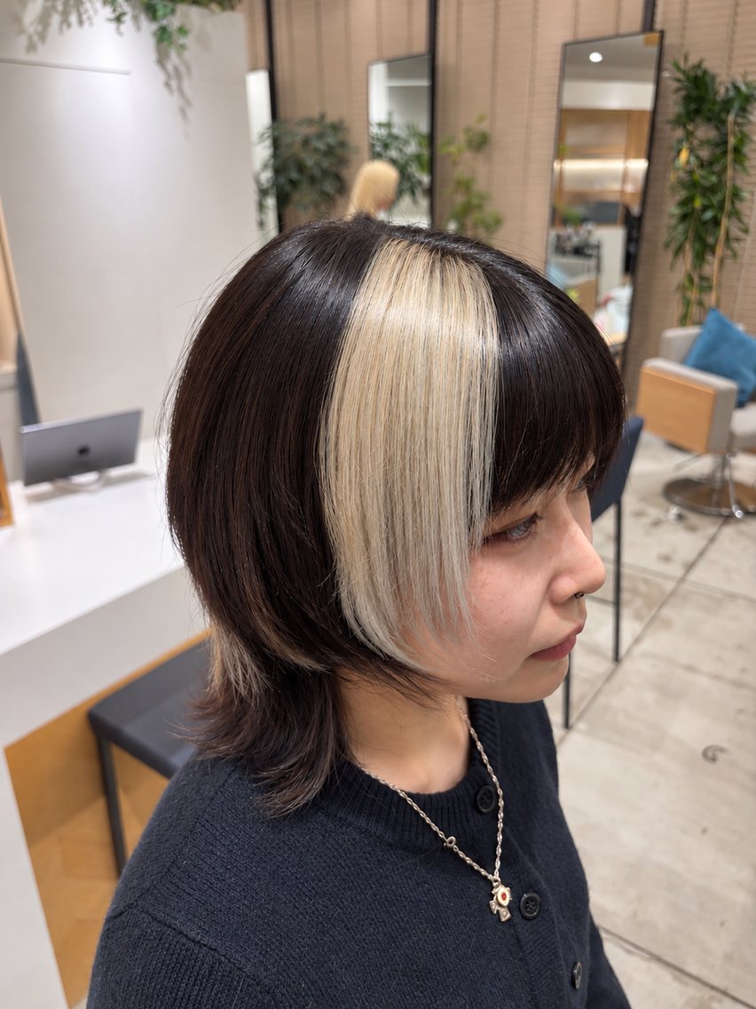 ショート カラー ベージュカラー ブリーチ デザインカラー ホワイトベージュ 顔周りカット カット ヘアカラー 銀座/くびれカット/ レイヤー/レイリのヘアスタイル