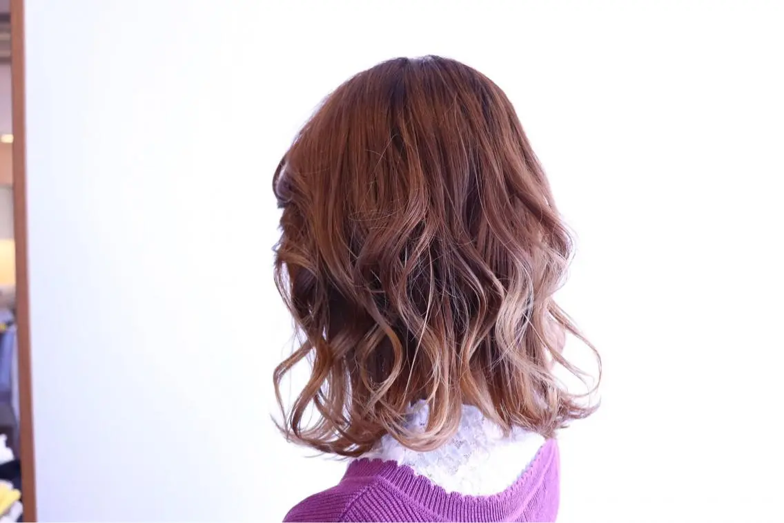 ミディアム カラー パーマ 坪内 麻里子のヘアスタイル