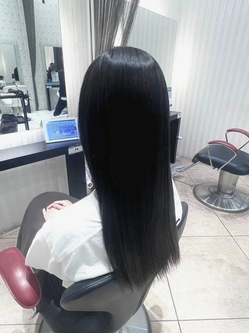 ロング カラー グレージュ ハイトーンカラー アイスグレージュ 松原 梨華のヘアスタイル