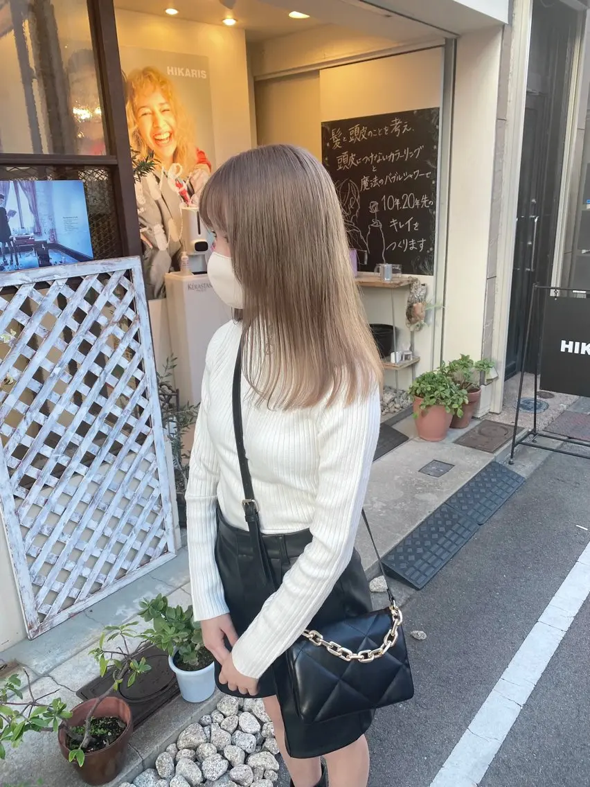 セミロング カラー ベージュカラー ブリーチ 透明感カラー ミルクティーベージュ トリートメント ウチダ ユウヤのヘアスタイル