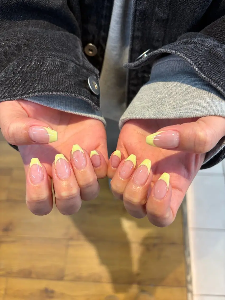 ネイル フレンチネイル 春ネイル MANAMI TRIOS💅🏻のネイルデザイン