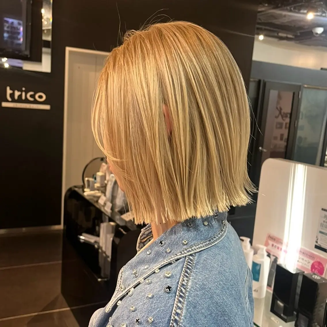 ショート カラー ブロンド ボブ trico心斎橋 ナツミのヘアスタイル