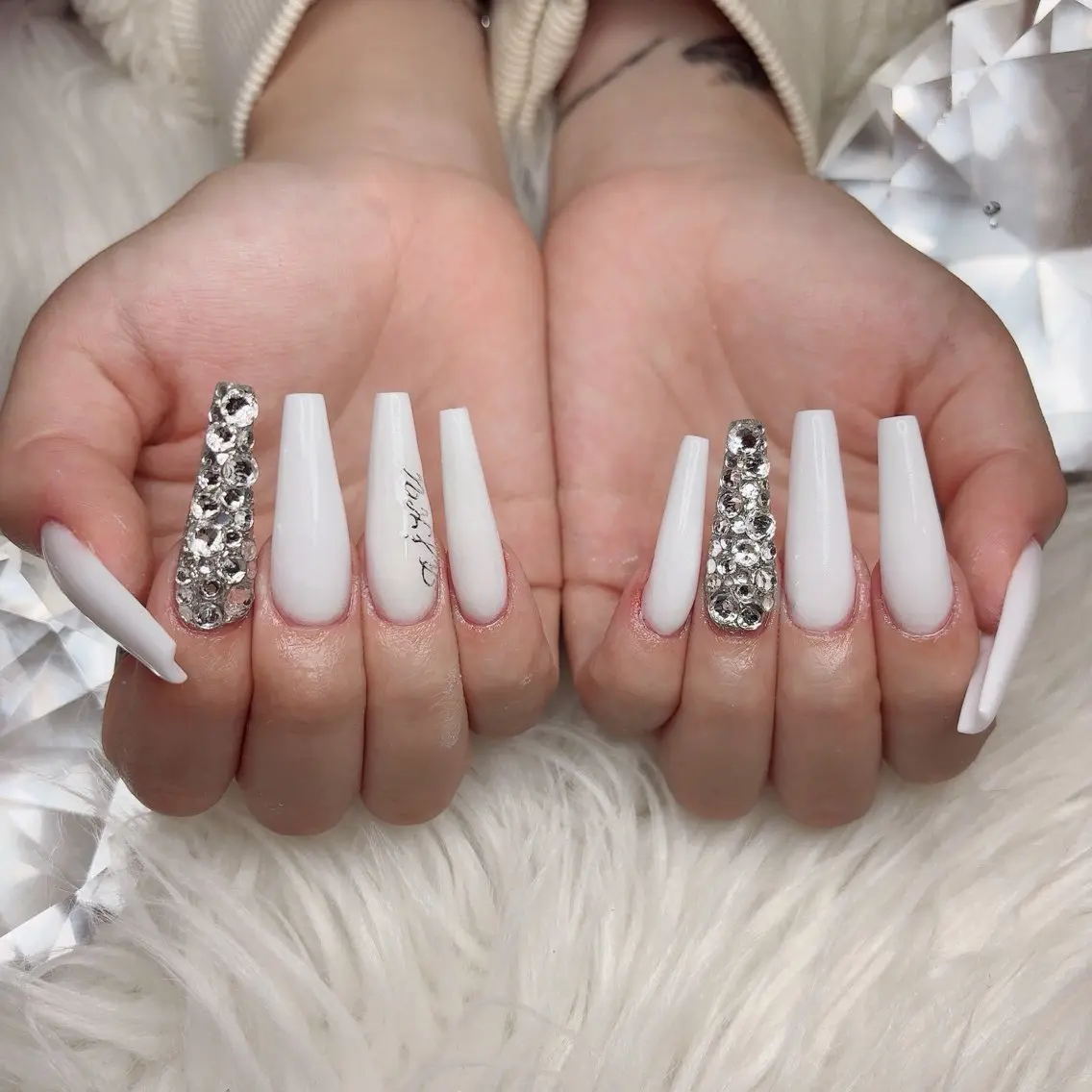 ネイル アートネイル ストーンネイル EMU NAILのネイルデザイン