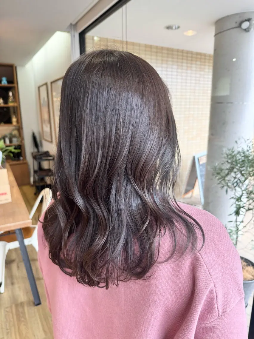 セミロング カラー アッシュ アッシュグレー ヘアカラー ツキダテ ユイのヘアスタイル